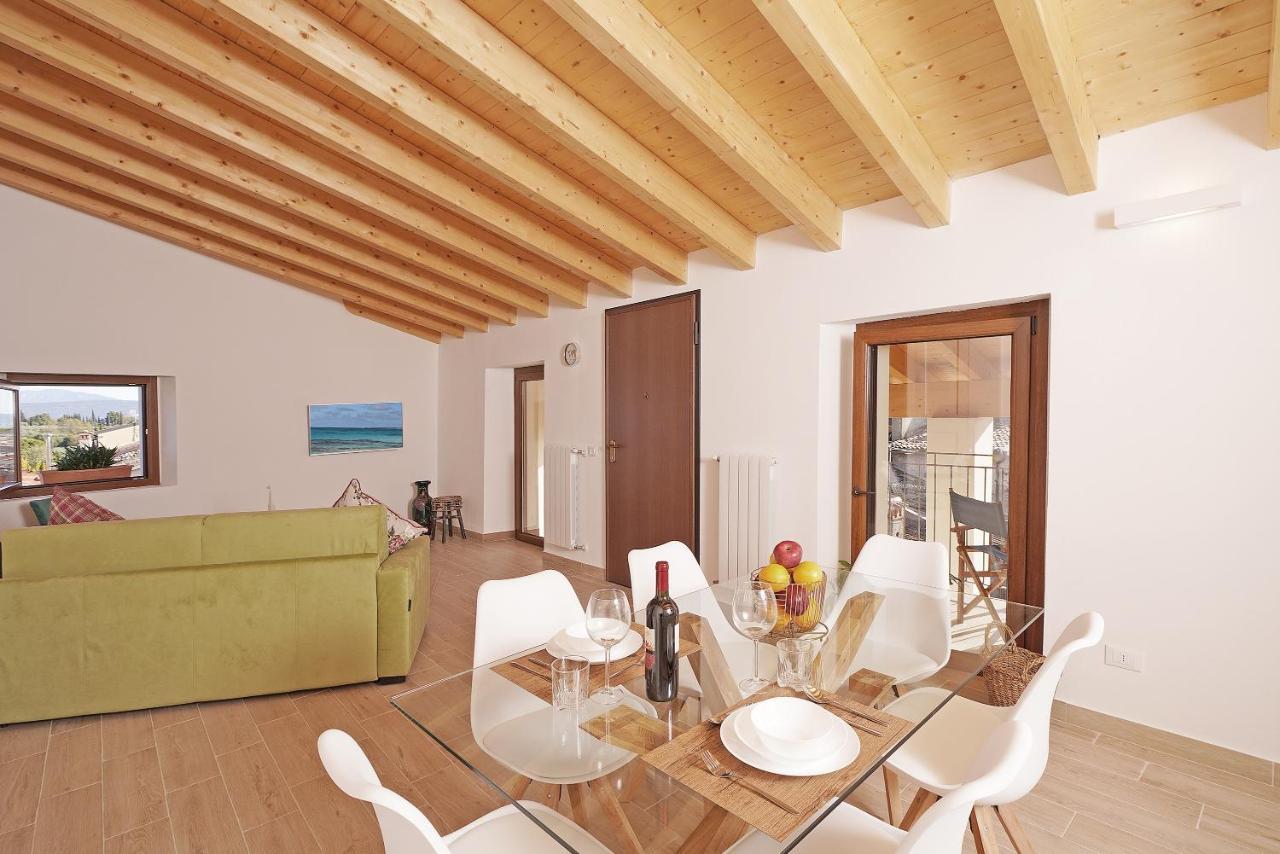 Apartments Villa Bougainville San Felice del Benaco Buitenkant foto