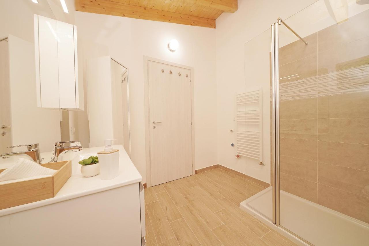 Apartments Villa Bougainville San Felice del Benaco Buitenkant foto