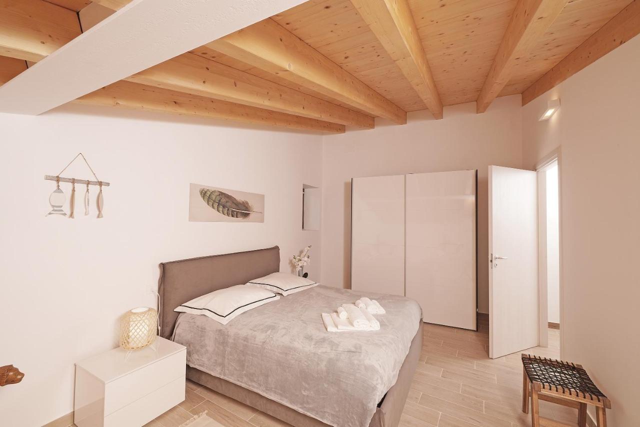 Apartments Villa Bougainville San Felice del Benaco Buitenkant foto