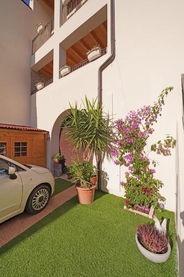 Apartments Villa Bougainville San Felice del Benaco Buitenkant foto