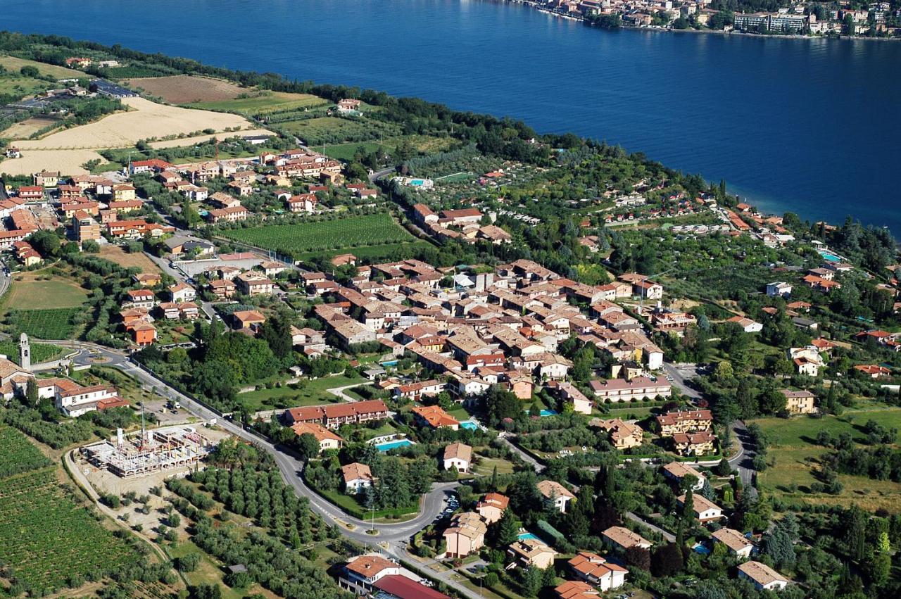 Apartments Villa Bougainville San Felice del Benaco Buitenkant foto
