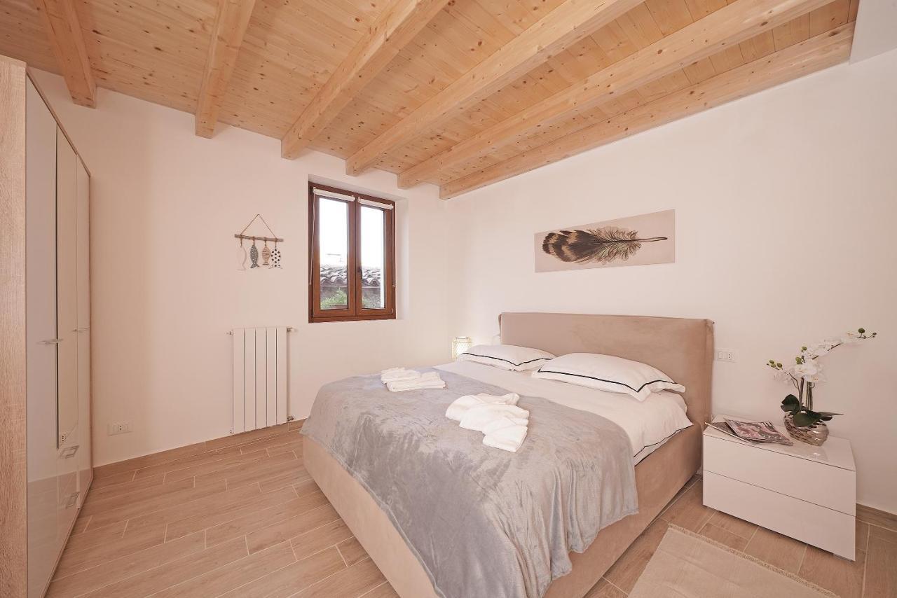 Apartments Villa Bougainville San Felice del Benaco Buitenkant foto