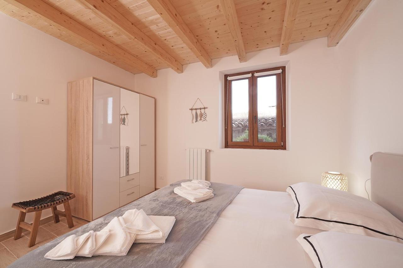Apartments Villa Bougainville San Felice del Benaco Buitenkant foto