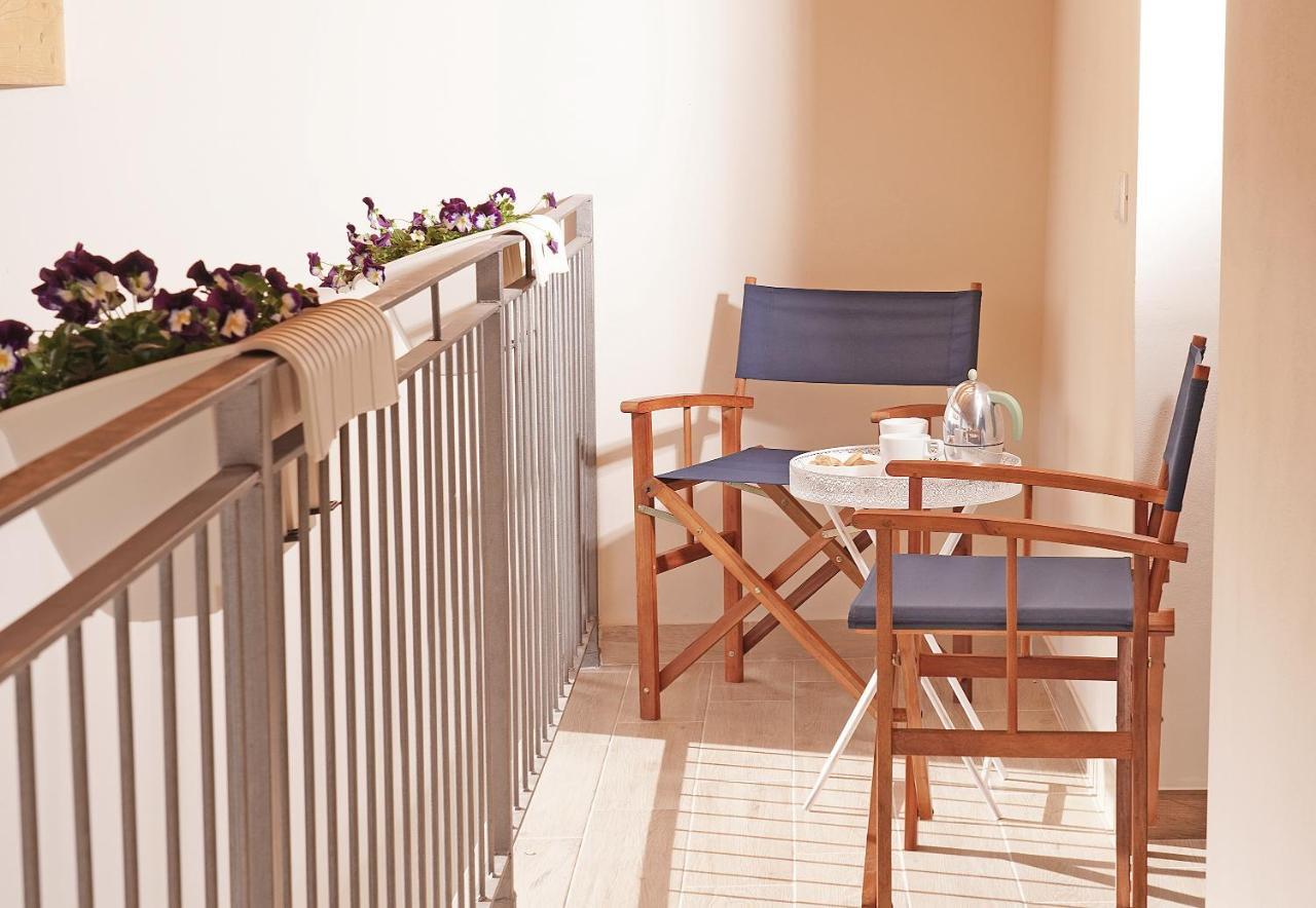 Apartments Villa Bougainville San Felice del Benaco Buitenkant foto