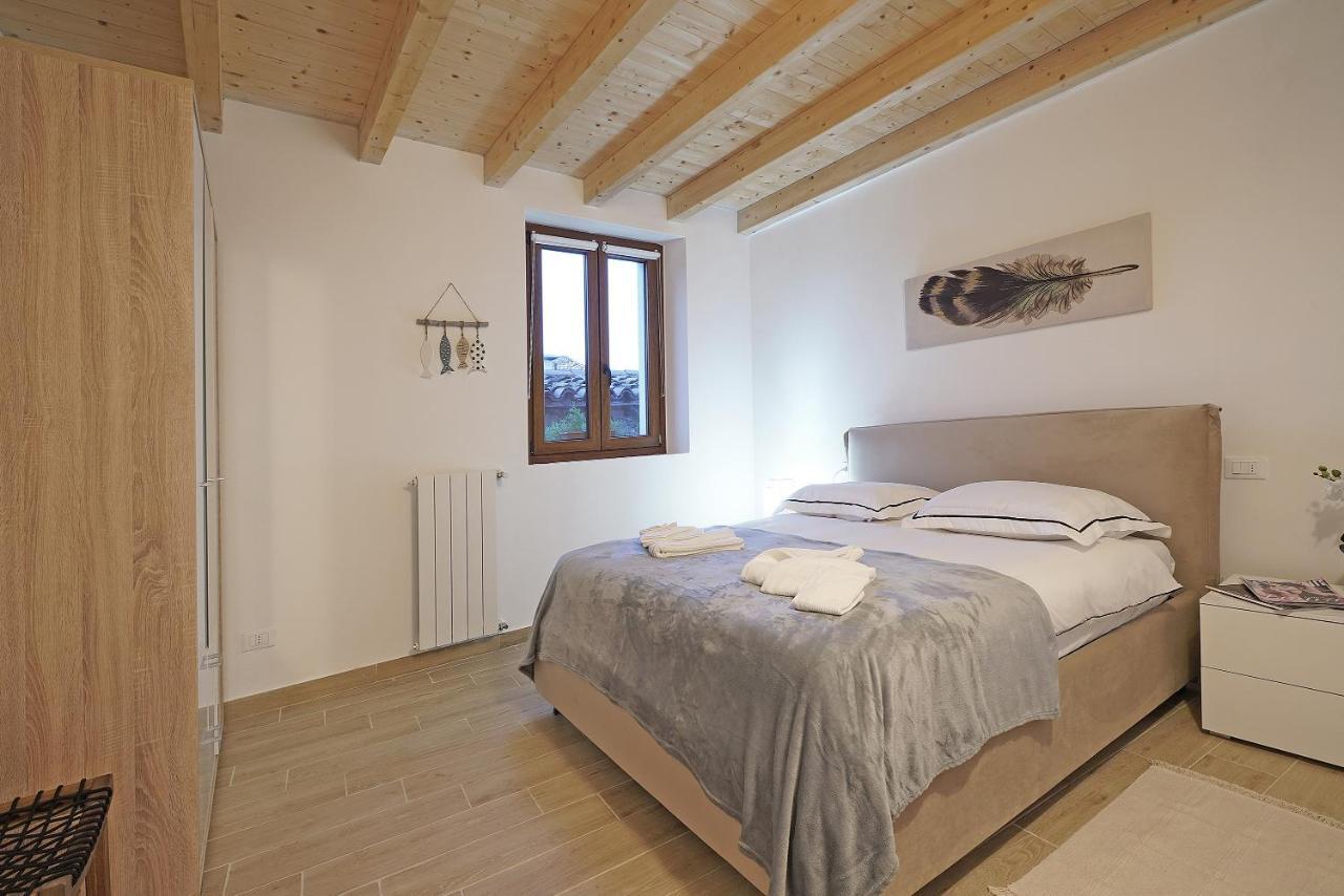Apartments Villa Bougainville San Felice del Benaco Buitenkant foto