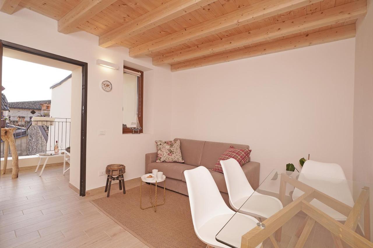 Apartments Villa Bougainville San Felice del Benaco Buitenkant foto