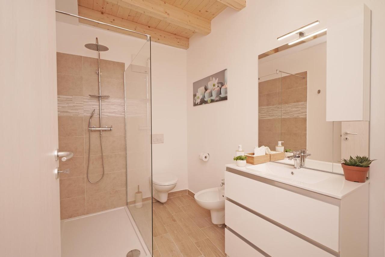 Apartments Villa Bougainville San Felice del Benaco Buitenkant foto