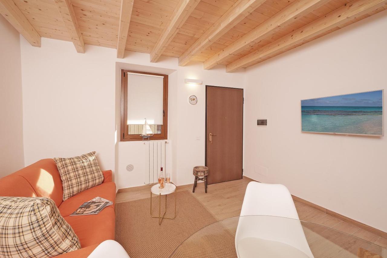 Apartments Villa Bougainville San Felice del Benaco Buitenkant foto