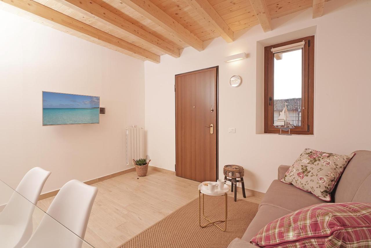Apartments Villa Bougainville San Felice del Benaco Buitenkant foto