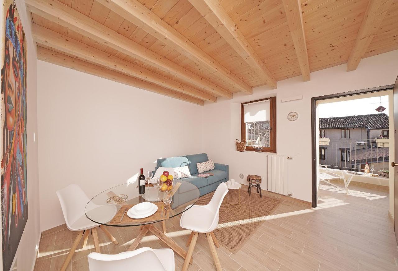 Apartments Villa Bougainville San Felice del Benaco Buitenkant foto