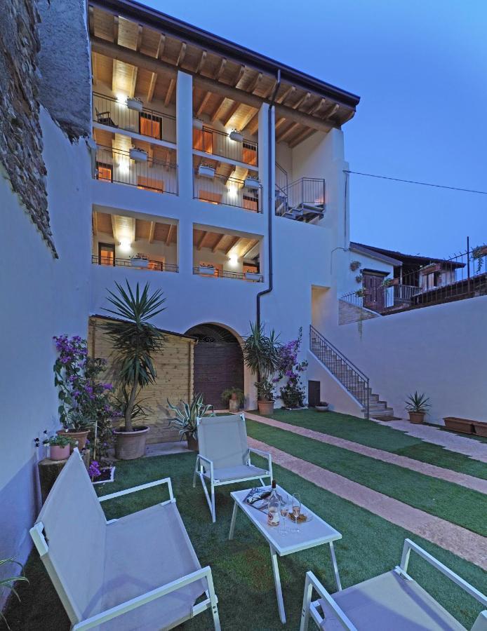 Apartments Villa Bougainville San Felice del Benaco Buitenkant foto