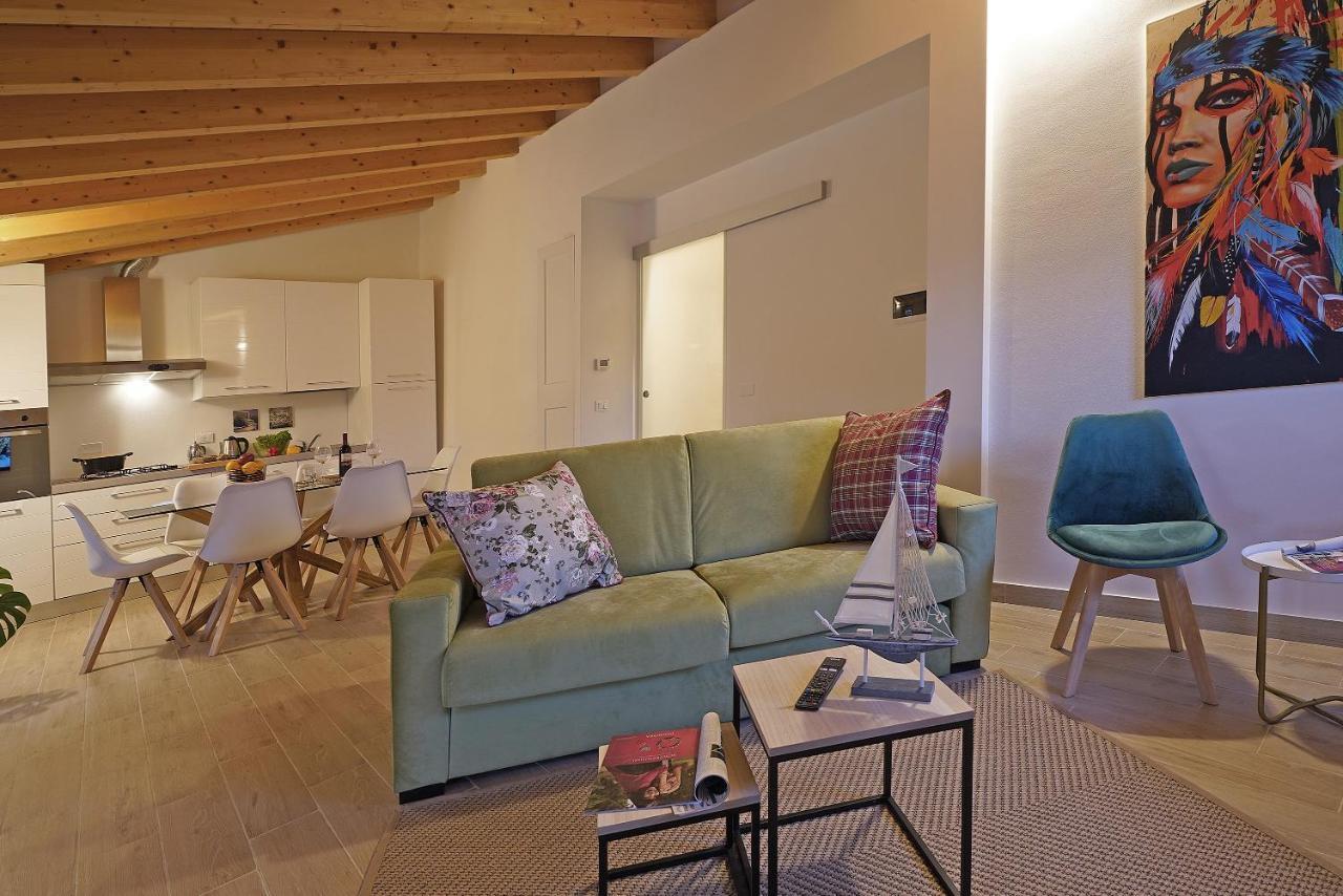 Apartments Villa Bougainville San Felice del Benaco Buitenkant foto