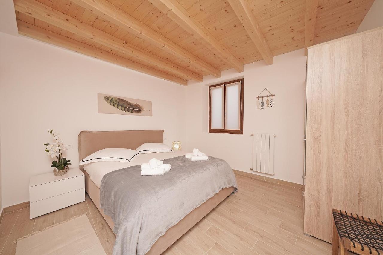 Apartments Villa Bougainville San Felice del Benaco Buitenkant foto