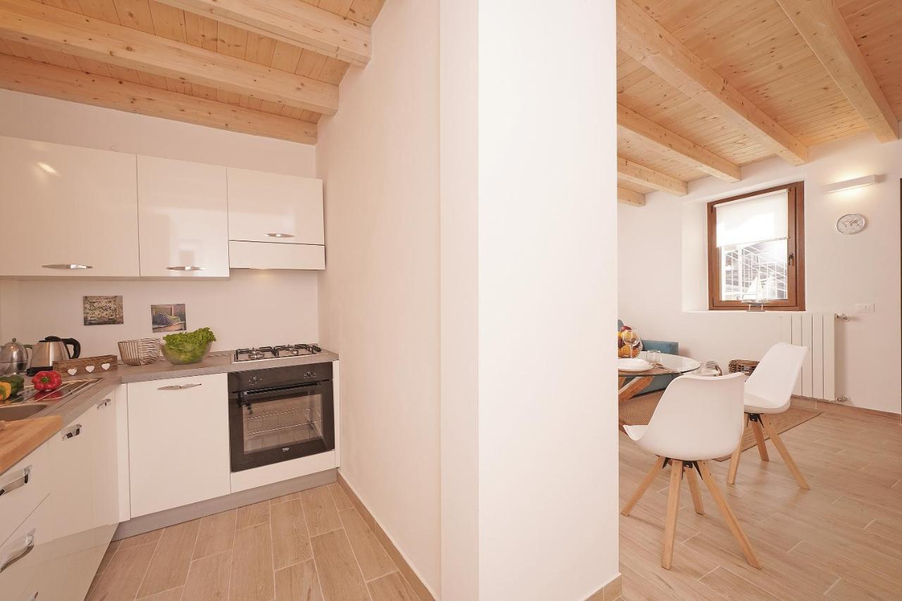 Apartments Villa Bougainville San Felice del Benaco Buitenkant foto