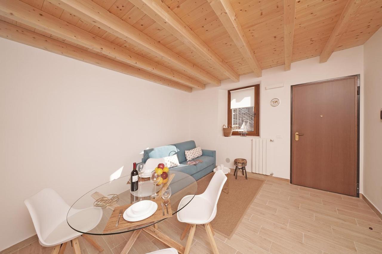 Apartments Villa Bougainville San Felice del Benaco Buitenkant foto